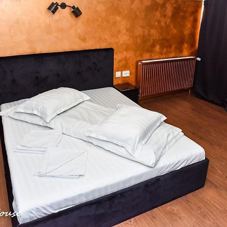 Отель Pixxel House Моечиу-де-Сус Экстерьер фото