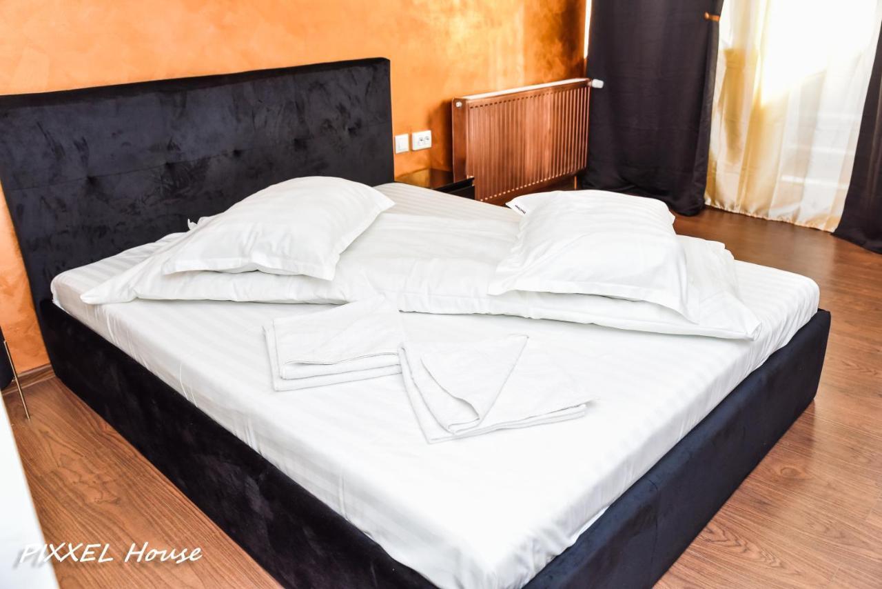 Отель Pixxel House Моечиу-де-Сус Экстерьер фото