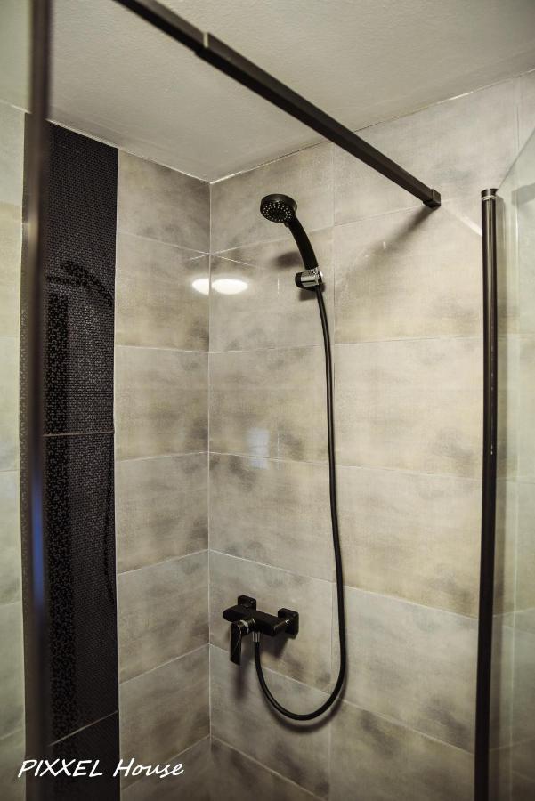 Отель Pixxel House Моечиу-де-Сус Экстерьер фото