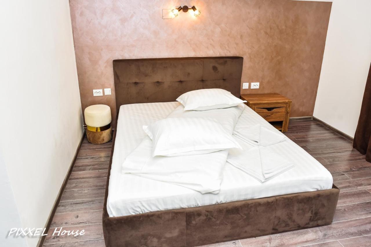 Отель Pixxel House Моечиу-де-Сус Экстерьер фото