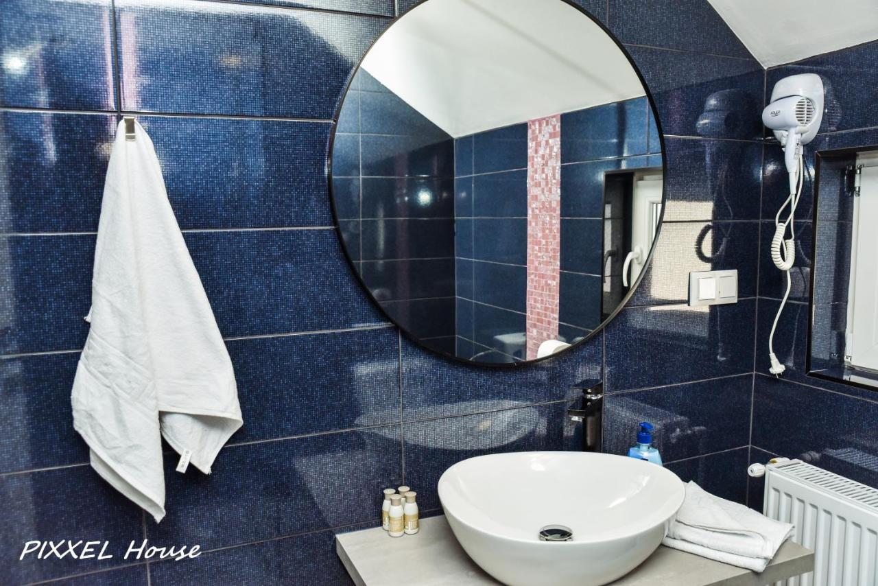 Отель Pixxel House Моечиу-де-Сус Экстерьер фото