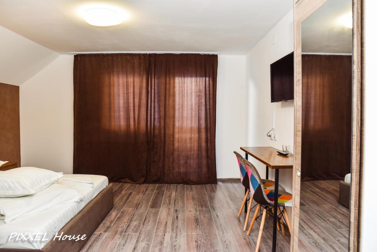 Отель Pixxel House Моечиу-де-Сус Экстерьер фото
