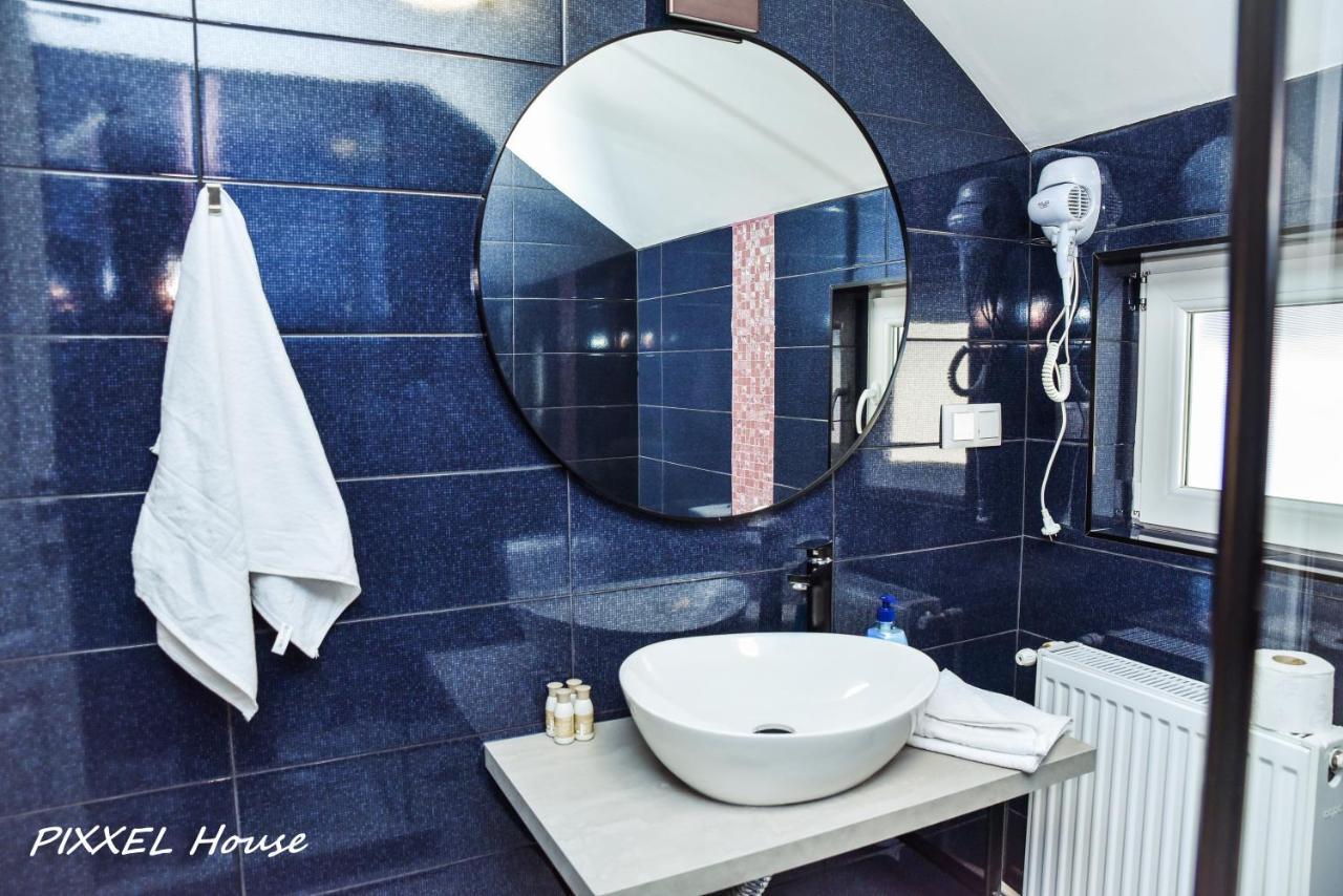 Отель Pixxel House Моечиу-де-Сус Экстерьер фото