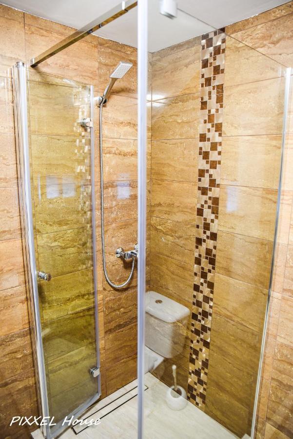 Отель Pixxel House Моечиу-де-Сус Экстерьер фото