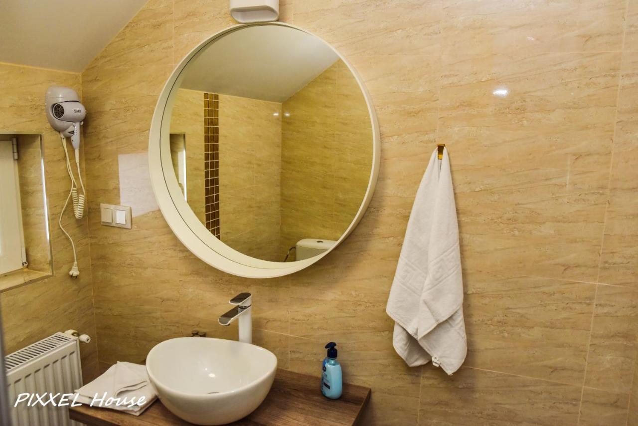 Отель Pixxel House Моечиу-де-Сус Экстерьер фото