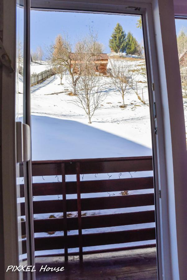 Отель Pixxel House Моечиу-де-Сус Экстерьер фото