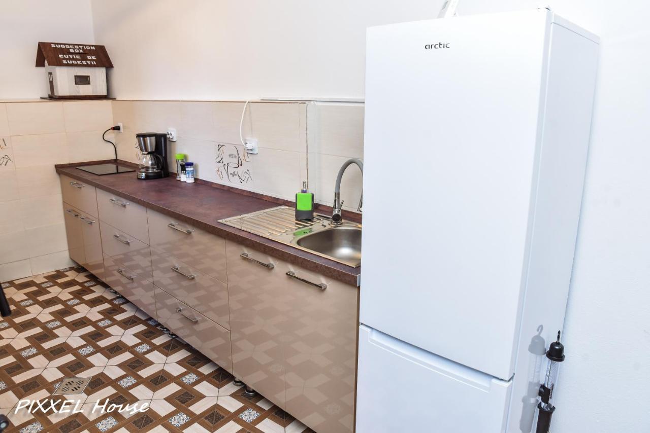 Отель Pixxel House Моечиу-де-Сус Экстерьер фото