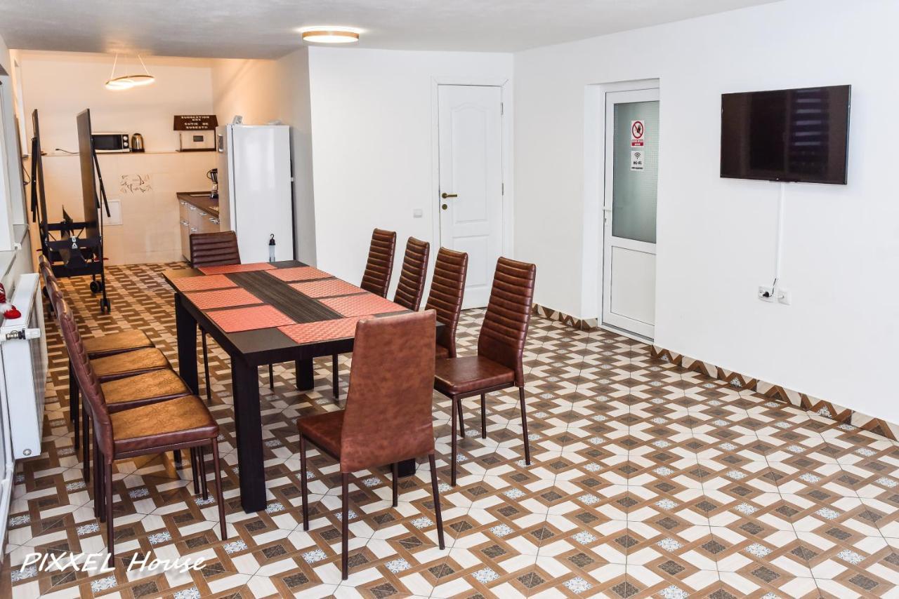 Отель Pixxel House Моечиу-де-Сус Экстерьер фото